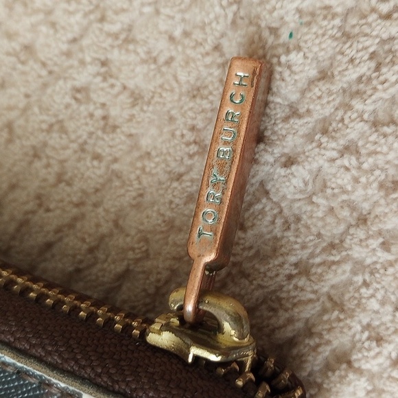 Tory Burch Robinson Striped Zip Around Wallet - Picture 7 of 11